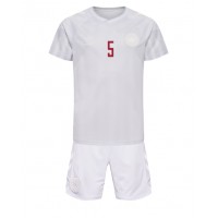 Dětský Fotbalový dres Dánsko Joakim Maehle #5 MS 2022 Venkovní Krátký Rukáv (+ trenýrky)